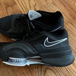 women’s Nike shoes 7.5